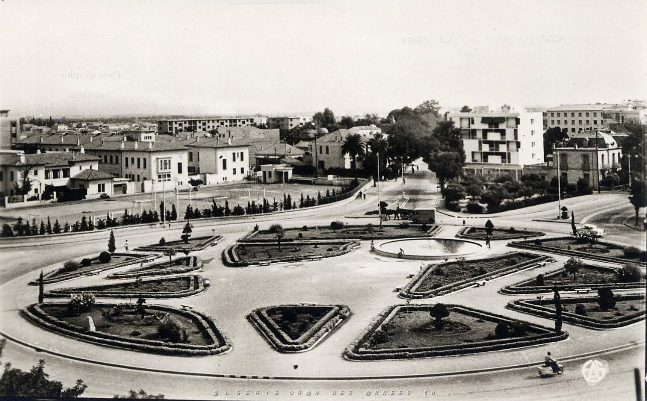 Sidi bel abbes 549- Place de Lattre de tassigny COLLECTION DES AMIS DE ND DE SANTA CRUZ.jpg
